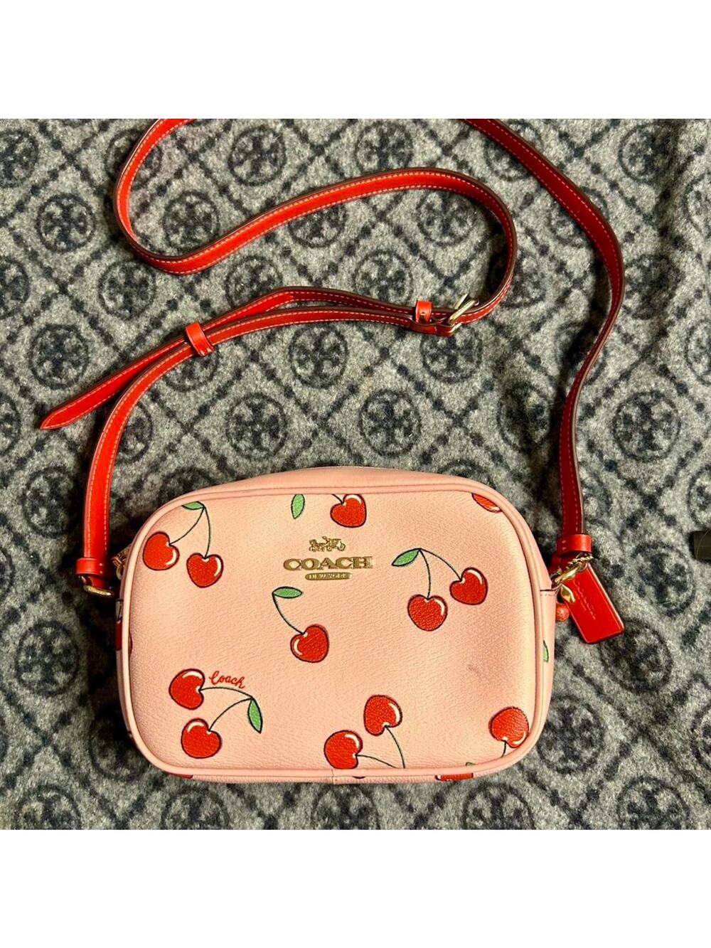 O rare coach cherry print